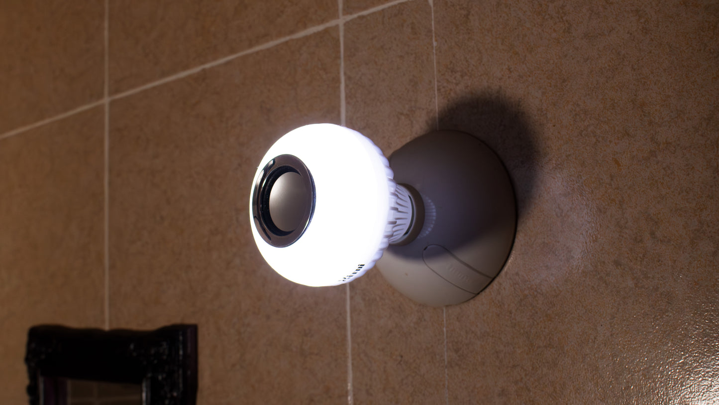 Foco De Colores Rgb Bocina Bluetooth Con Control