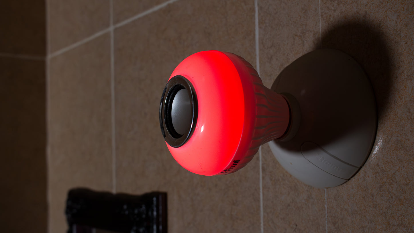 Foco De Colores Rgb Bocina Bluetooth Con Control